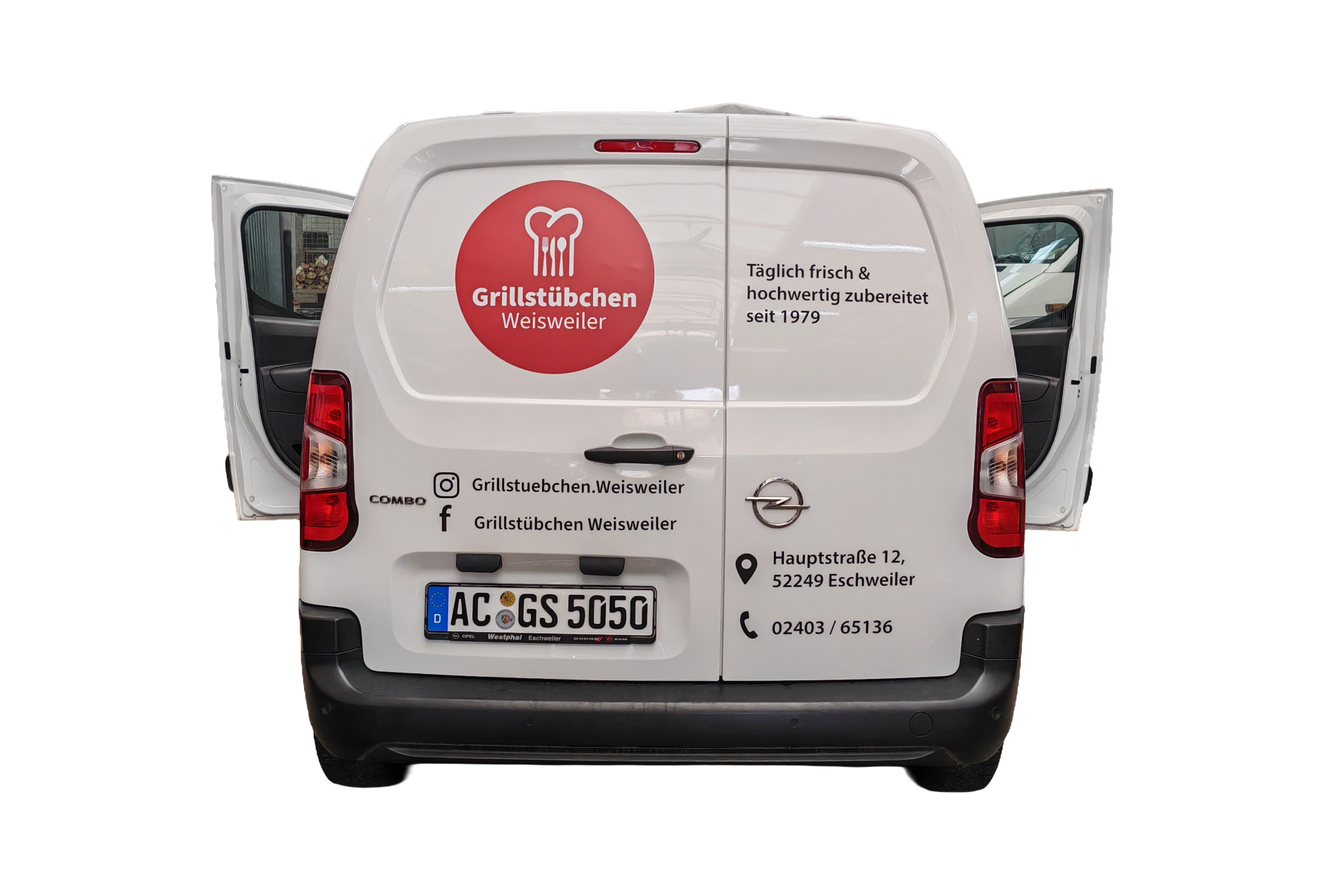 Heckansicht des folierten Grillstübchen-Fahrzeugs